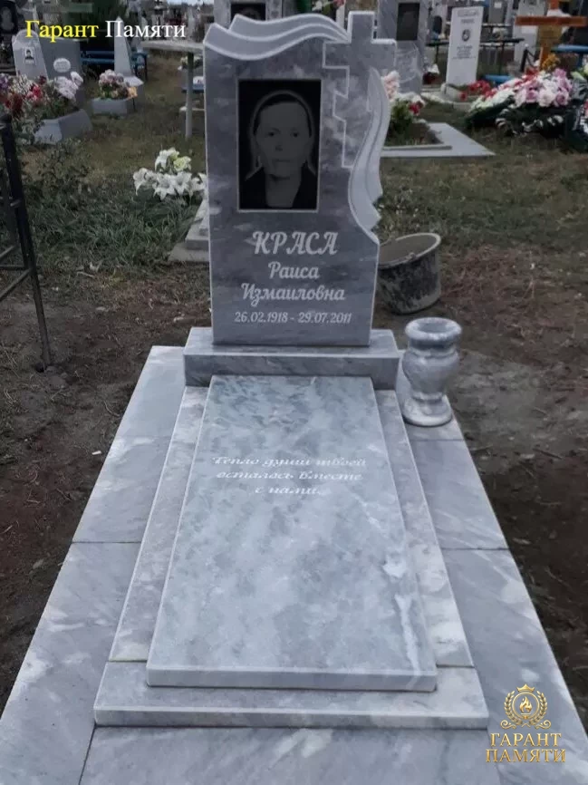Памятник из мрамора Крест - волна 18